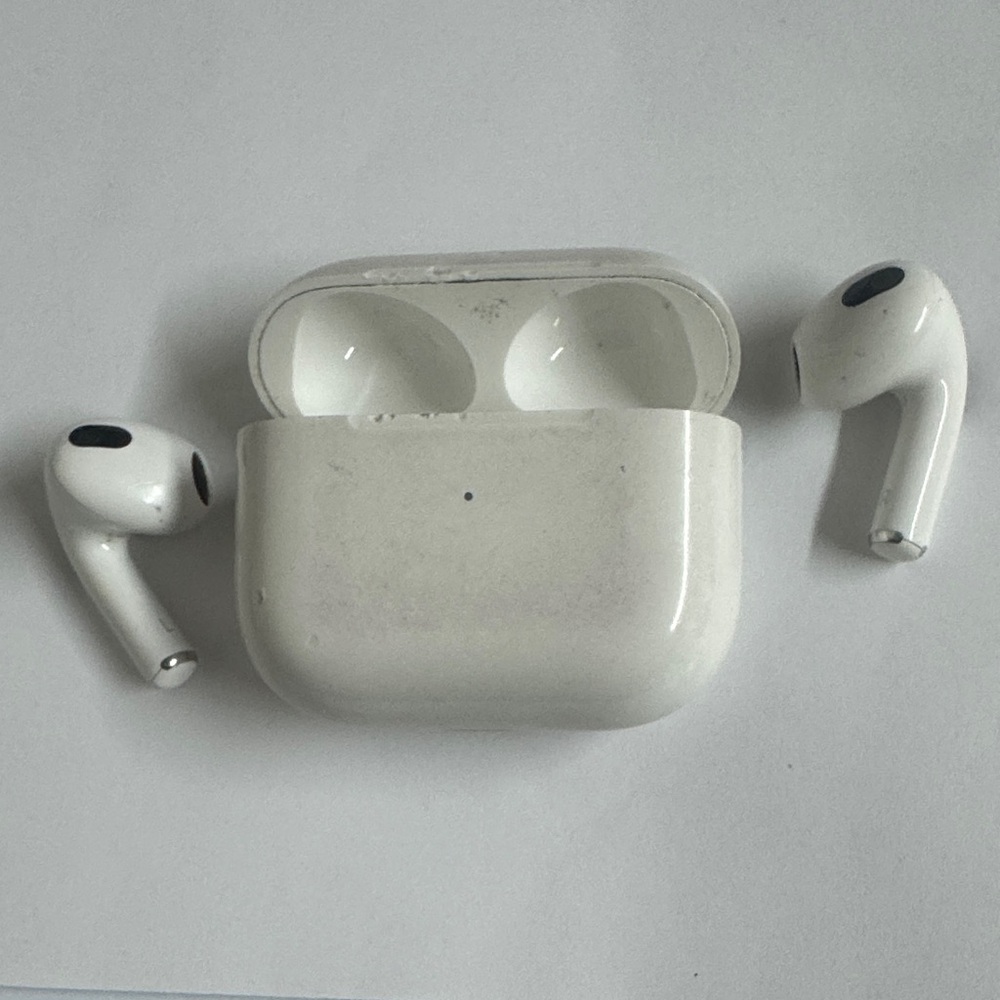 Wireless Earbuds with Charging Case - White